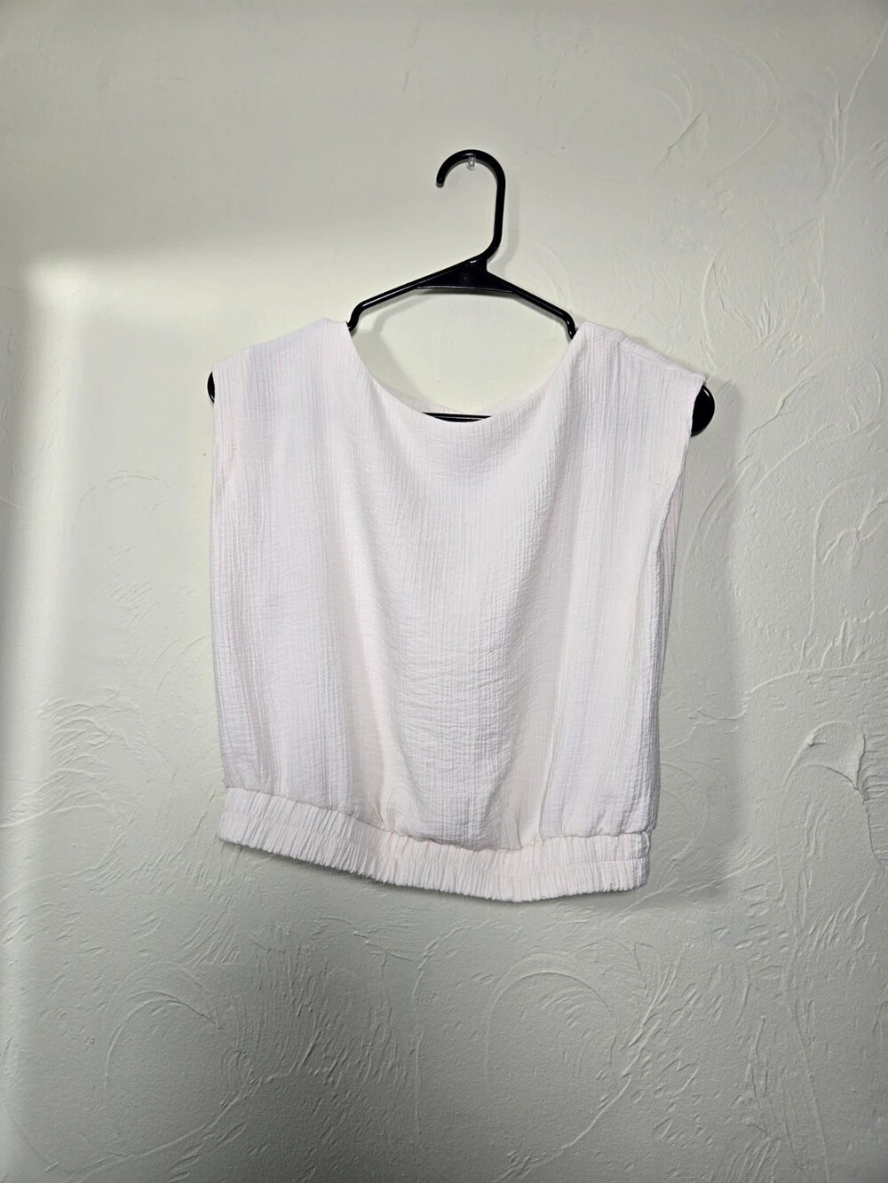 A New Day Women's White Textured Gauze Sleeveless Blouse